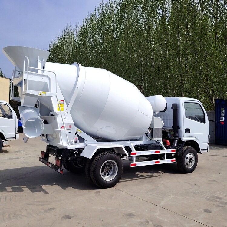 全自动上料3.5方多利卡搅拌车