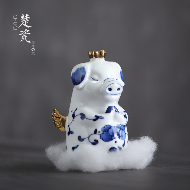 楚瓷手绘青花吉祥生肖猪摆件