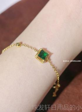 高档祖母绿方金糖覆手镯手妇女的黄纯银祖母绿方单钻石镯轻豪华法