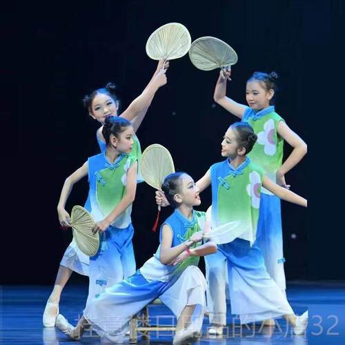 正品童的夏演出服扇子夜具六一年儿童节道舞蹈服蒲扇舞蹈舞台表演