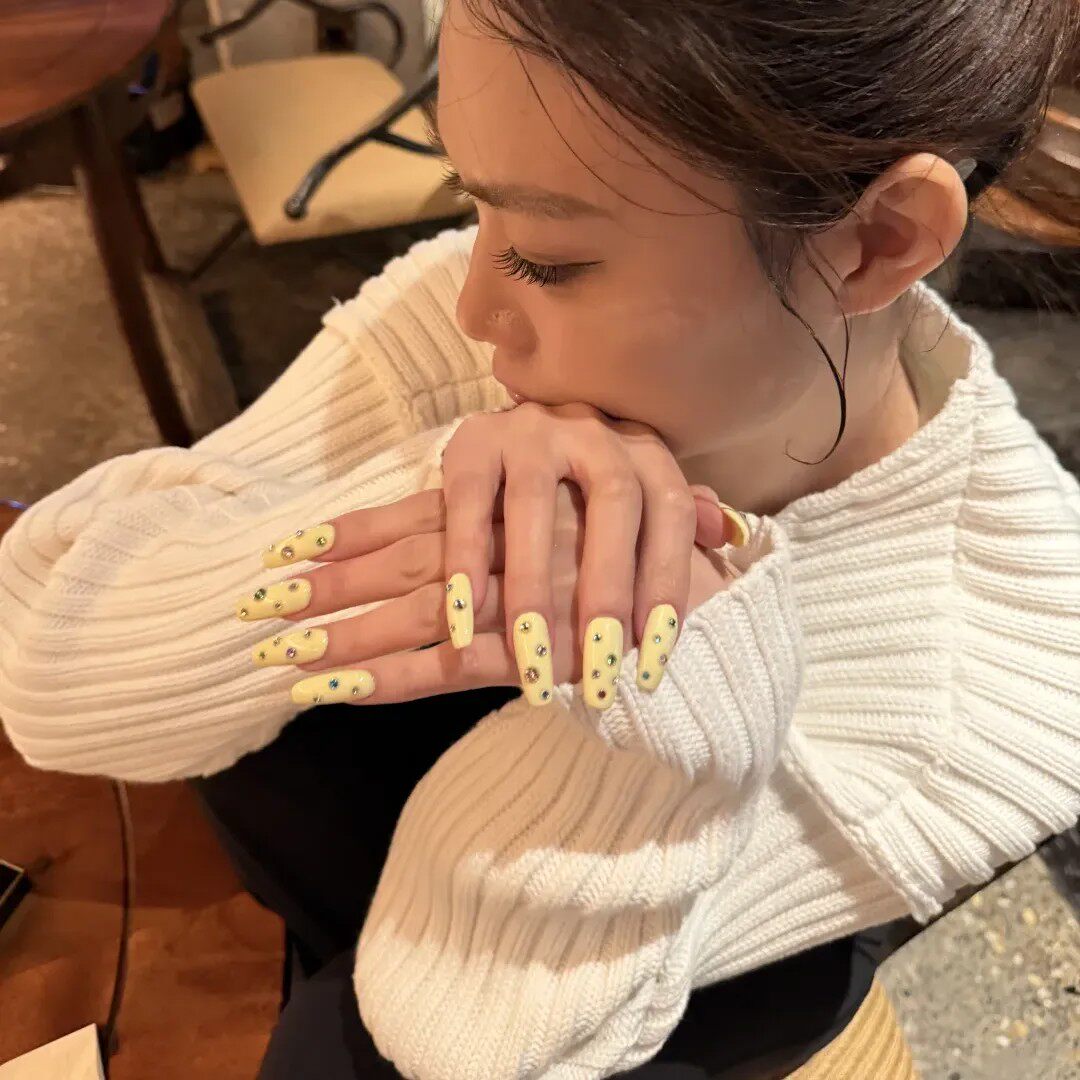 春天夏日彩色多巴胺钻石潘多拉宝石手工穿戴甲美甲少女可爱奶黄