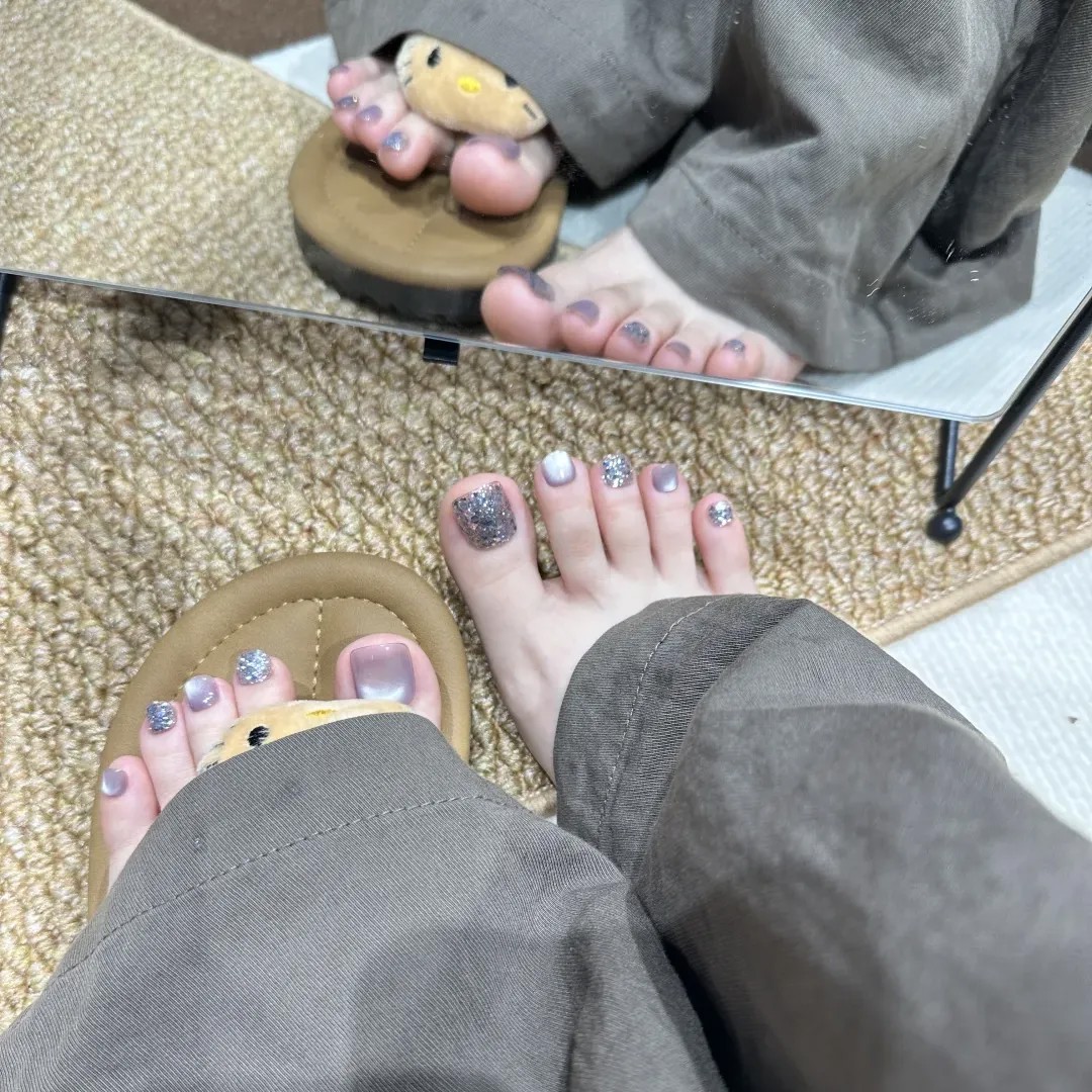 2026年新款脚指甲贴片高级小众显白网红爆闪白灰猫眼脚趾甲穿戴甲