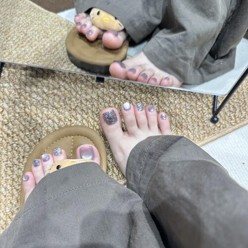 2026年新款脚指甲贴片高级小众显白网红爆闪白灰猫眼脚趾甲穿戴甲