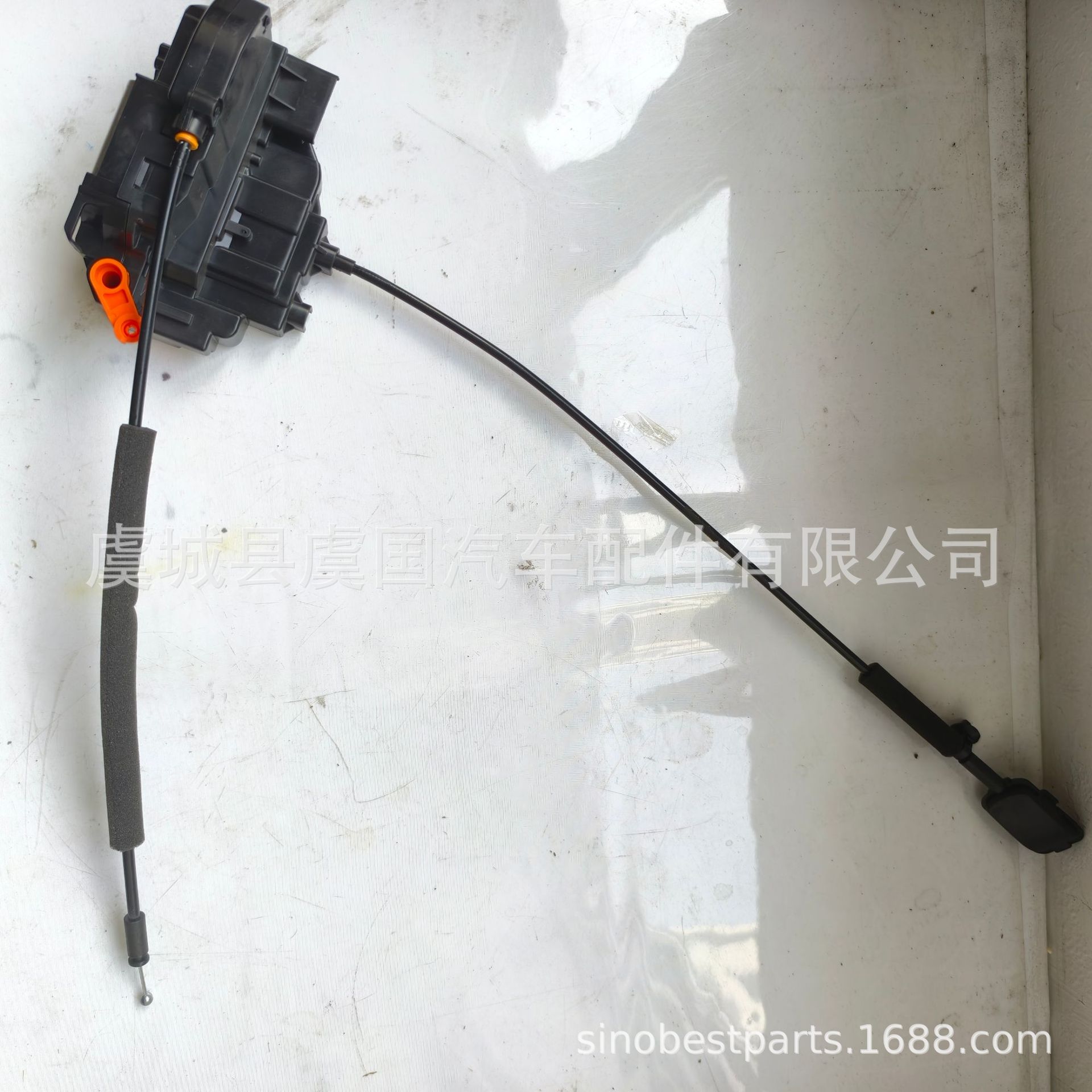 多车型左前门锁机总成