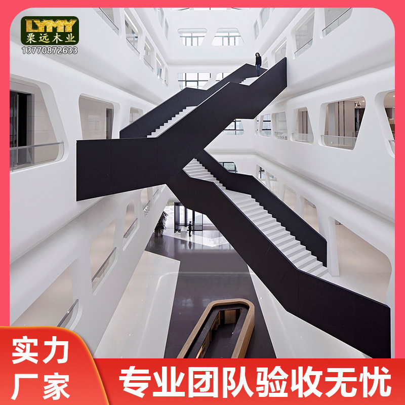 室内悬空楼梯厂家定 制钢制悬空楼梯安装玻璃护栏整体焊接钢木
