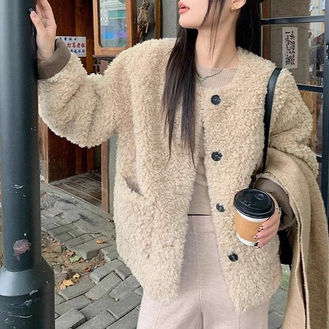 2025秋冬新款皮毛一体獭兔毛大衣宽松短款慵懒风环保皮草毛毛外套