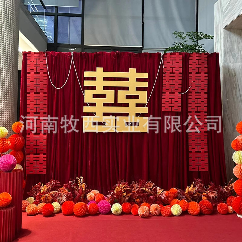 中式婚礼酒红布幔喜字贴婚房