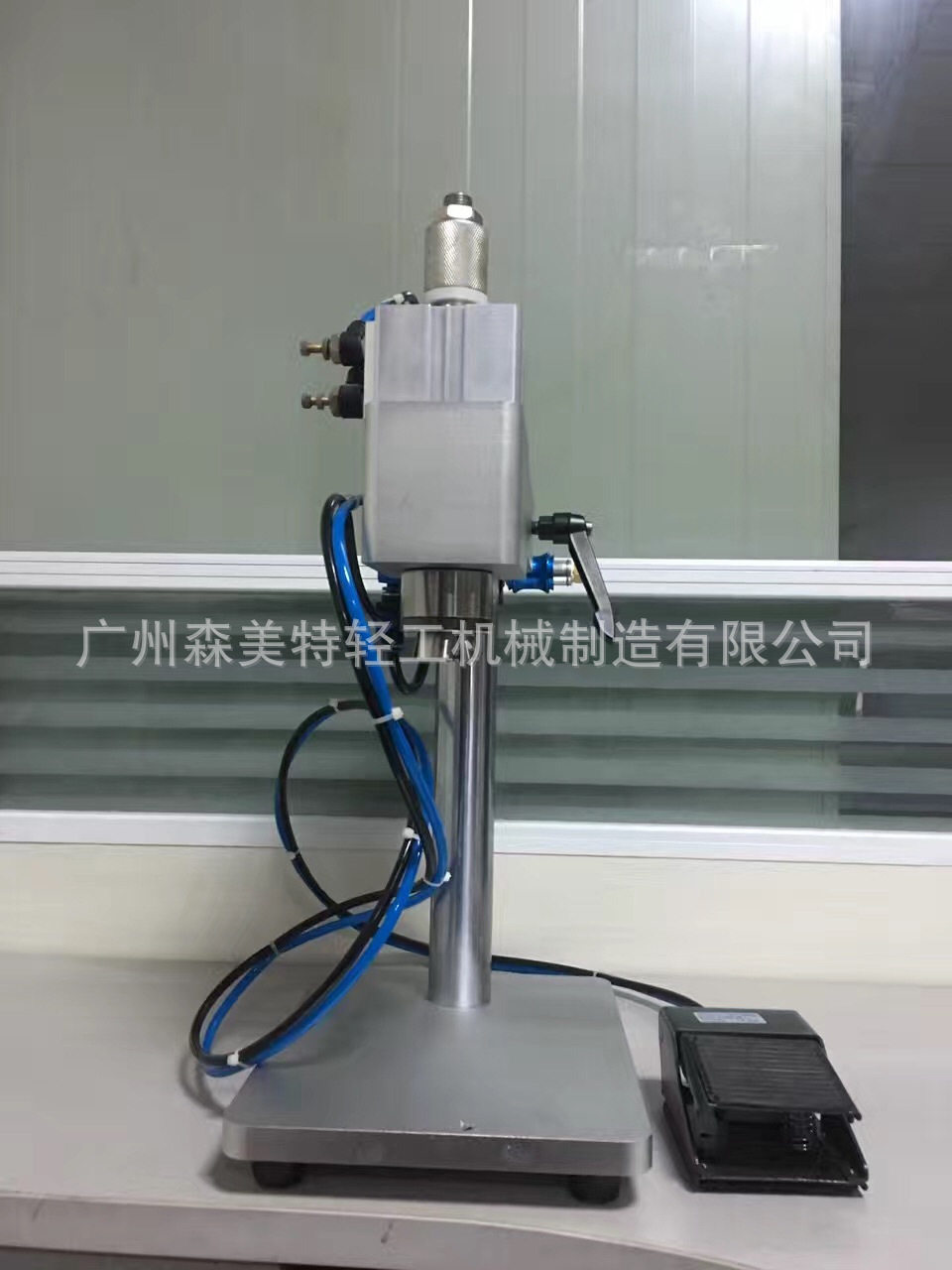 西林瓶气动半自动封口压盖机