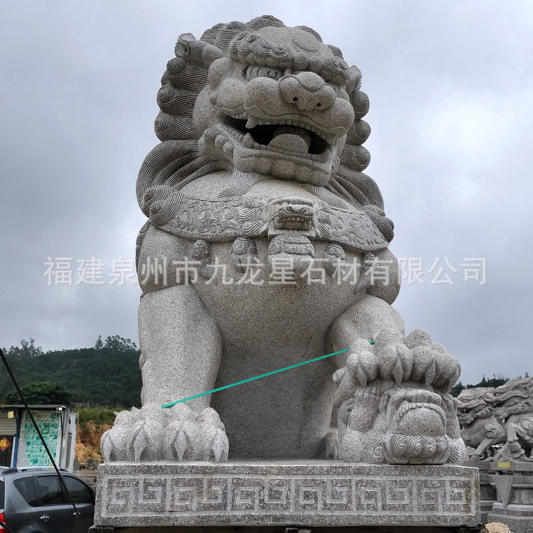 定制汉白玉青石石狮子一对