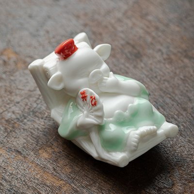 久造创意开心摇摇猪小摆件陶瓷可爱办公室女生桌面解压工艺装饰品