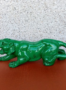 实木绿色老虎摆件木质生肖上山虎木头雕刻青虎绿虎纯木车载工艺品