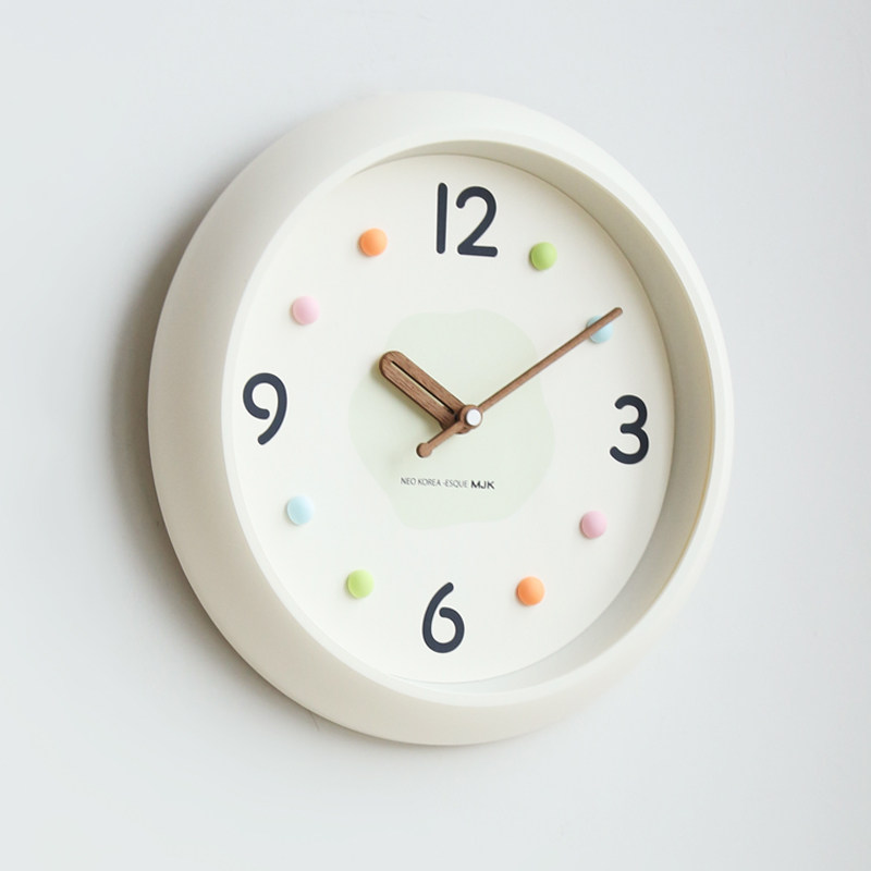 MJK钟表挂钟客厅2024新款家用时尚静音简约现代创意时钟挂墙奶油