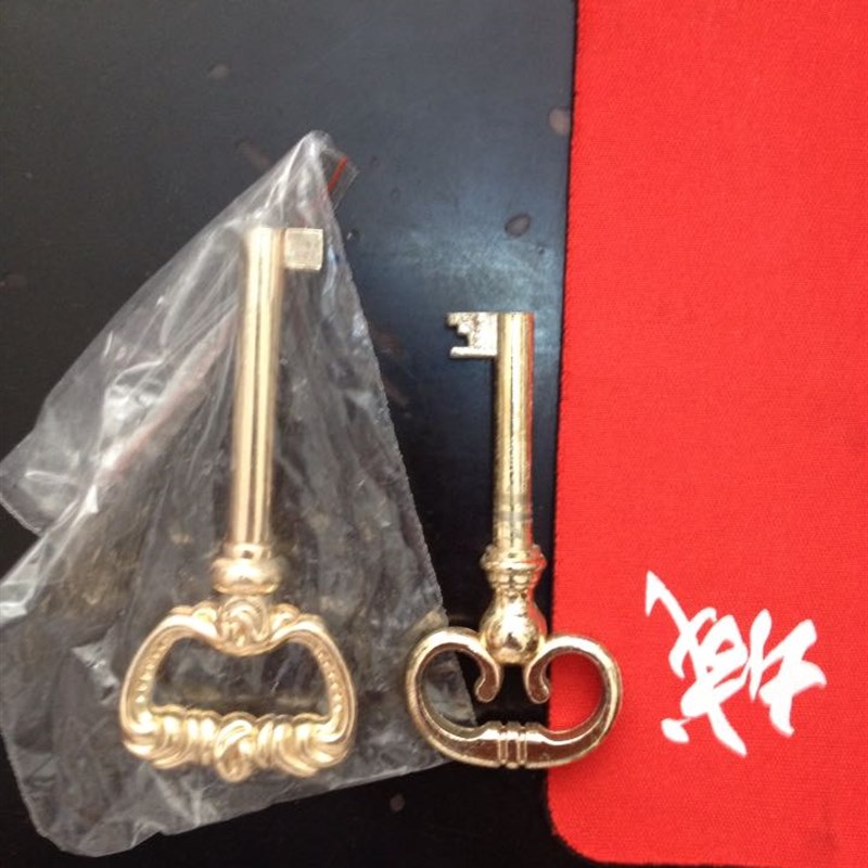 九鼎落地钟钥匙