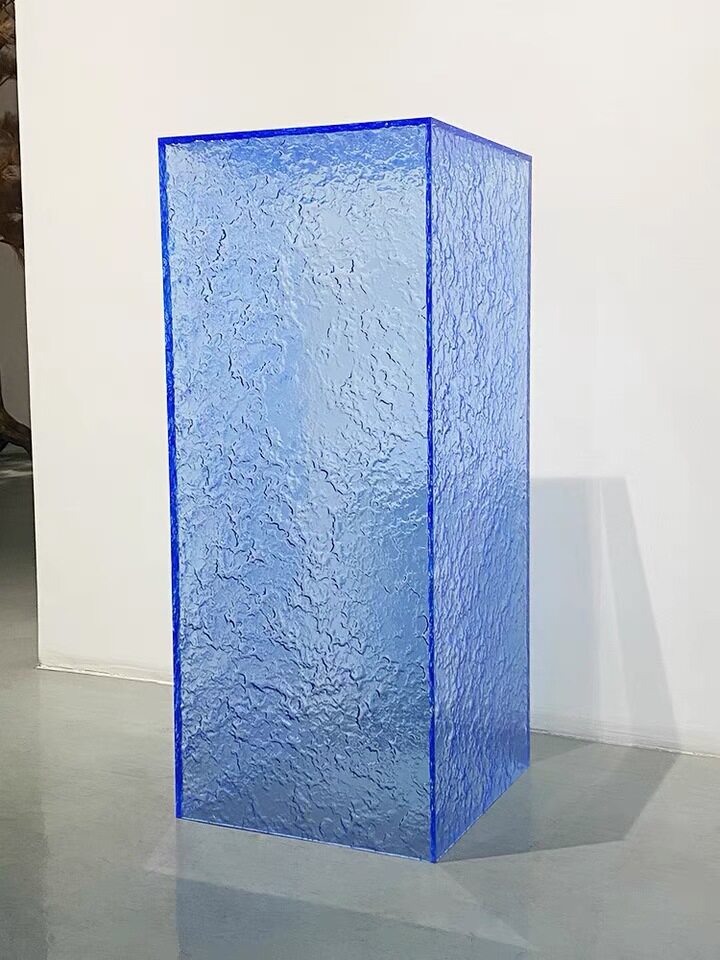 透明有机玻璃亚克力板彩色板服装店条纹石头纹落地摆件底座展示架