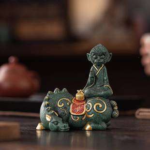 创意居彩金马国潮精封品可爱马上侯摆件子20251201家办猴公桌面茶
