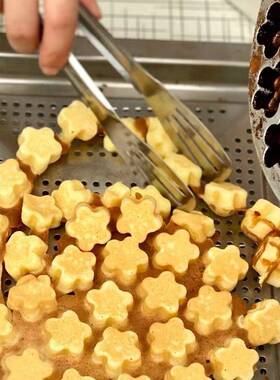 37个商梅花FYY小蛋用糕模具一糕口香摆地摊蛋机用摆摊家梅花形梅