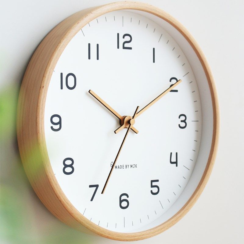 MJK钟表挂钟客厅2023新款家用时尚静音简约现代实木时钟挂墙原木