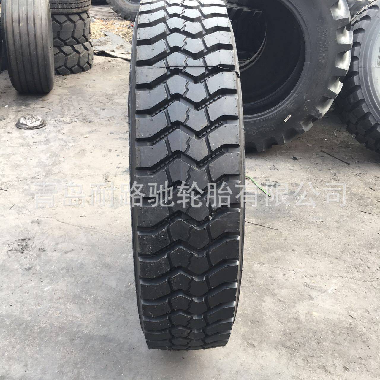 风神12.00R24小块花纹吊车轮胎1200R24