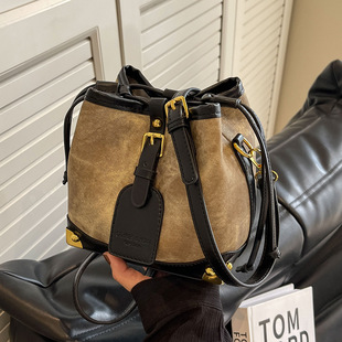 明星同款 单肩斜挎小包 南风Chio2nd油画展馆水桶包包女2025新款