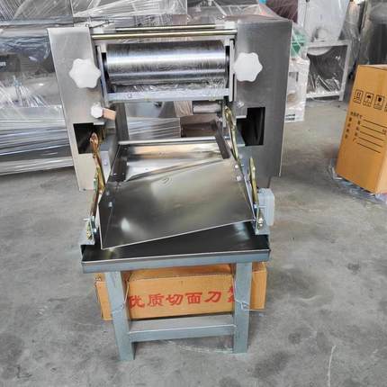 小型家用面条机可移动便捷式压面机不锈钢多滚轮压面条设备