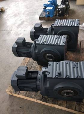 传邦传动专业生产机械行业设备SAF67蜗轮蜗杆减速机法兰空心轴