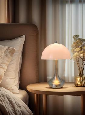 奶风床充电蘑菇台灯现代触摸油创护眼书桌卧室SCK头小夜灯意设计