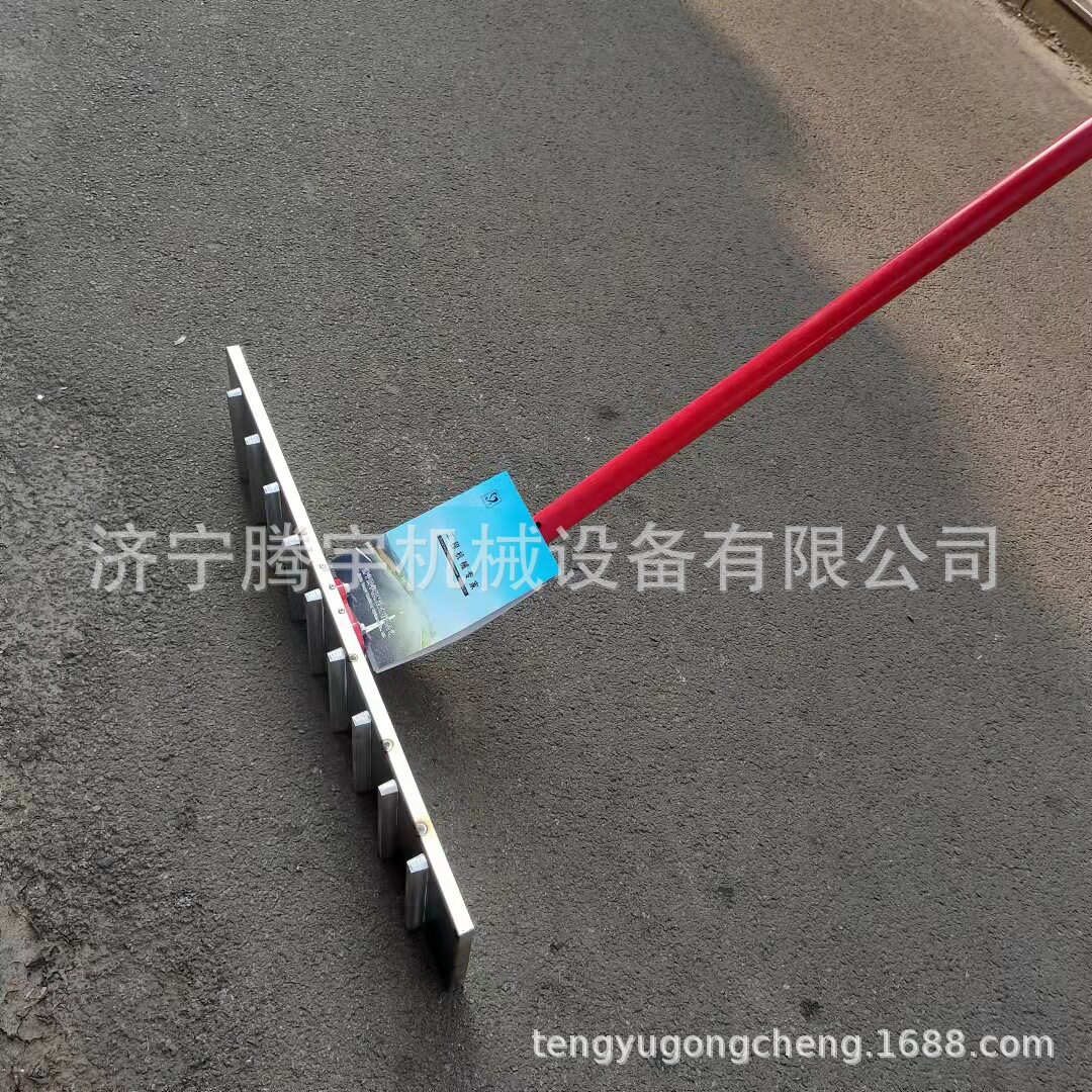 牛场拉纹大抹子牛场现浇地面拉槽机奶牛场路面刻遭机生产