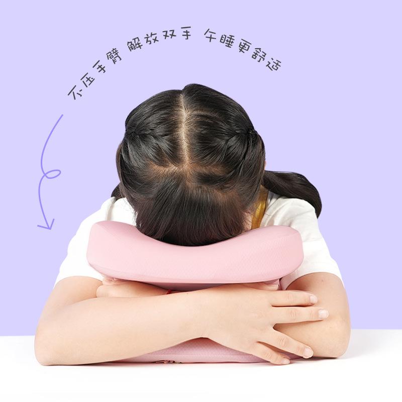 学儿童记忆生棉趴睡环抱设计中孔透气JK132呵护脊枕便携椎午睡枕