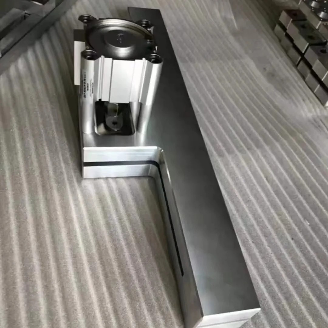 制袋机龙门架单边过料气动打孔器