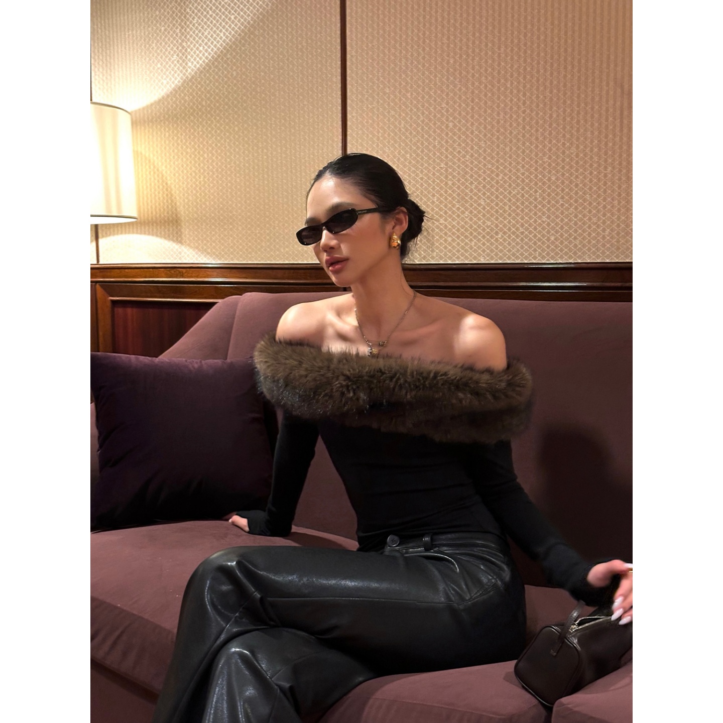 一字肩修身长袖上衣显瘦复古皮裤