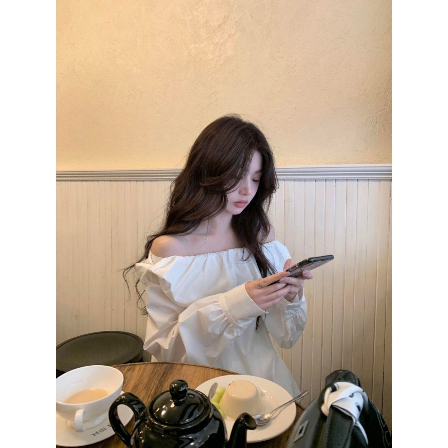 2026巨好看搭配一整套荷叶边一字肩长袖衬衫显瘦百搭高腰休闲短裤