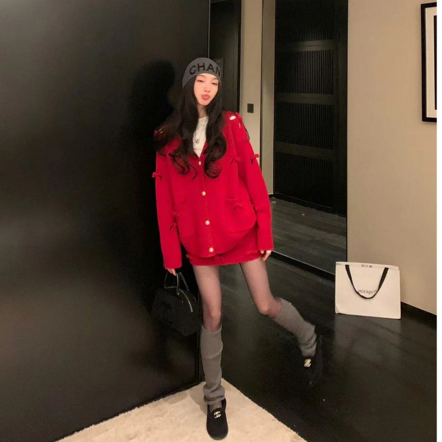 巨好看2026穿搭一整套显白红色高级感开衫毛衣高腰显瘦包臀半身裙