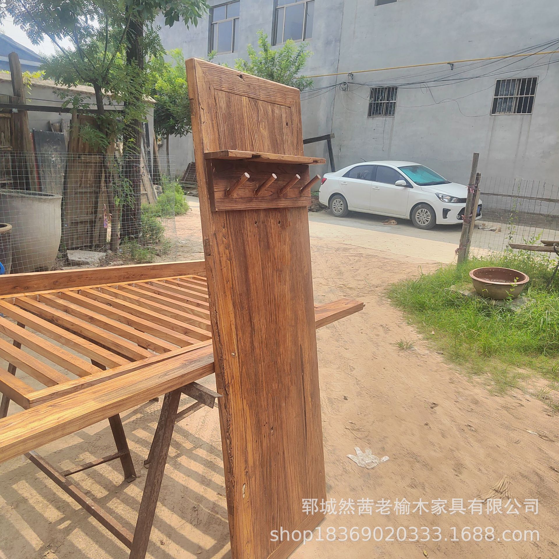 创意实木老门板入户落地衣帽架