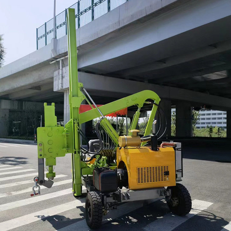 波形液压四轮公路护栏打桩机