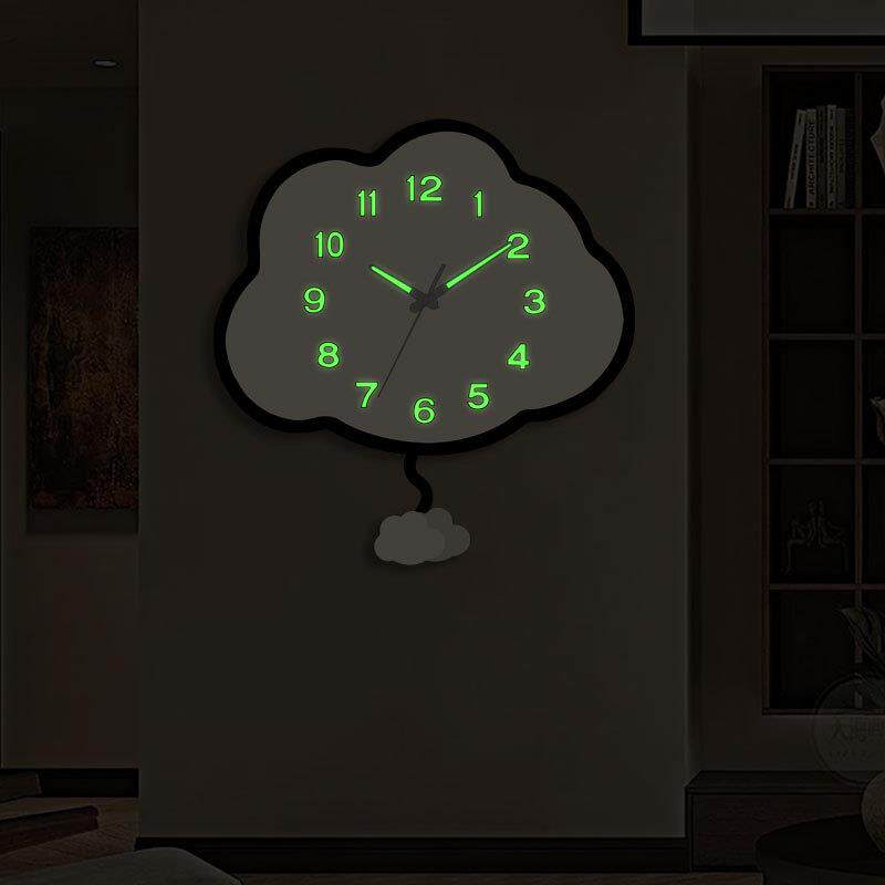 奶油创意钟表云朵新款挂钟客厅网红家用餐厅挂墙现代简约夜光时钟