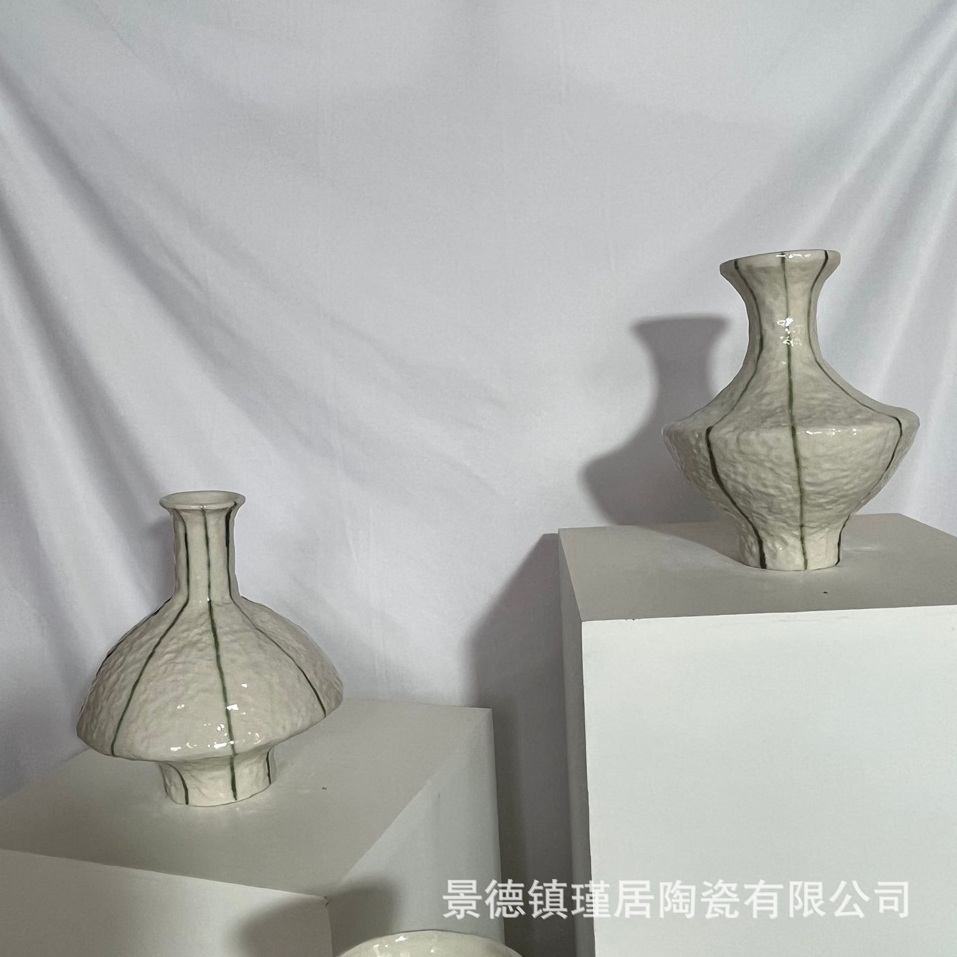 手作陶瓷异型釉手绘轻奢花瓶
