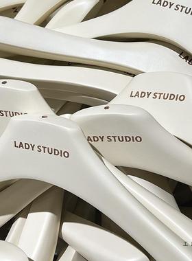 网白色衣裤夹奶油风红木质防滑服装店实衣挂架女士F975S8JJ木衣撑