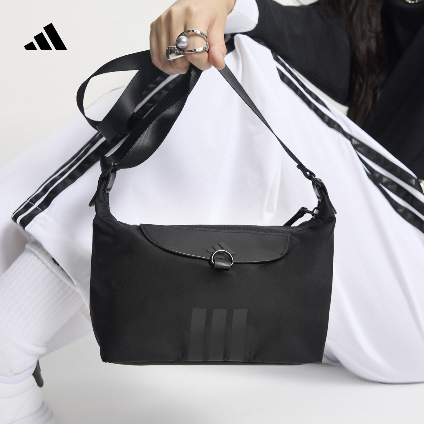 adidas阿迪达斯新款轻自重休闲出游运动斜挎包女手提单肩包KT0848