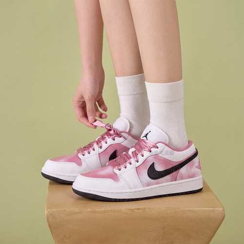 NIKE耐克女鞋新款AIR JORDAN 1 LOW运动鞋复古篮球鞋 IO0668-100