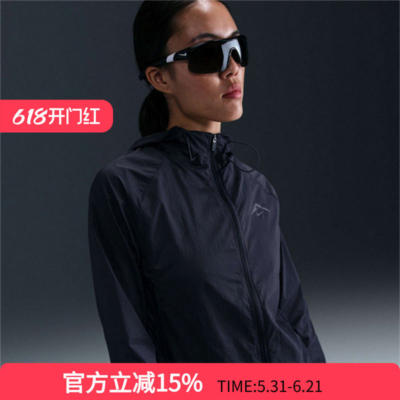NIKE耐克女外套春秋新款轻薄速干透气梭织连帽运动夹克HJ2251-010