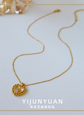 法式复古贝母爱心项链小众设计百搭时尚通勤精致轻奢气质锁骨链女