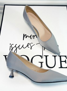 法式气质灰色浅口低跟高跟鞋女尖头2024年新新款缎面晚礼服高级感