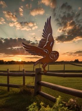 金属猫头鹰栅栏顶饰花园艺术户外装饰品生锈雕塑，生锈的猫头鹰