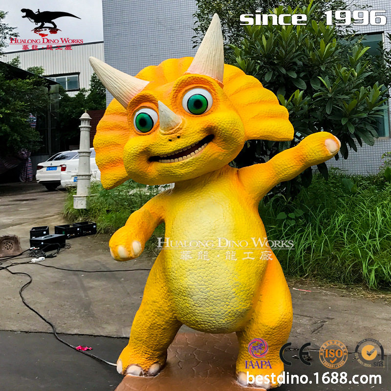 黄色可爱卡通三角龙雕塑摆件玩偶恐龙 自贡恐龙模型大型游乐厂家