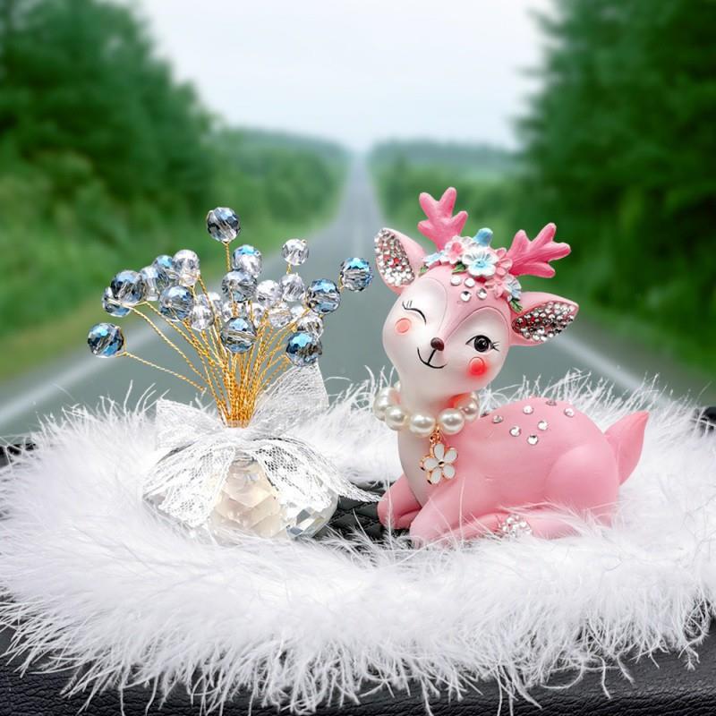 W784神V汽车2021新款创意可件爱摆车内饰品女款车载中8控台车上装