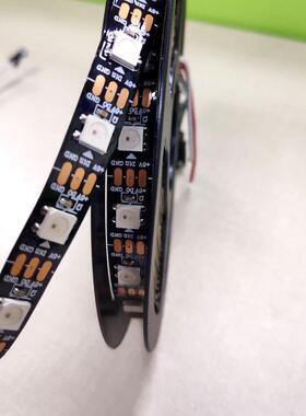 条ws281B发光幻彩led灯带ZRZ工厂灯5V2le置d灯带贴片内IC灯珠套管
