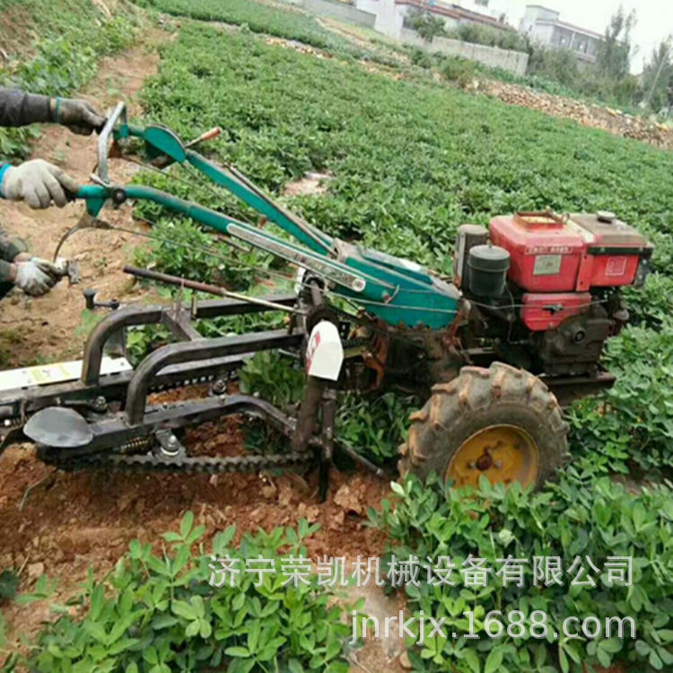 手扶车带小型花生收获机垄沟平底沙黏土花生收获机链条花生收获机
