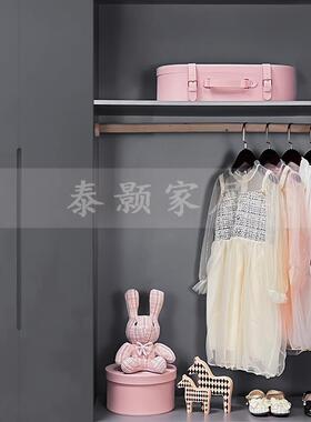 简约儿童房衣帽间摆件公主裙公仔现代样板间衣柜软装搭配组合套装
