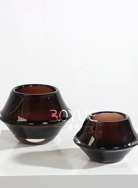 现代简装约创意色飞碟厚底琉璃花瓶洽谈棕桌样板by43a房软家居装