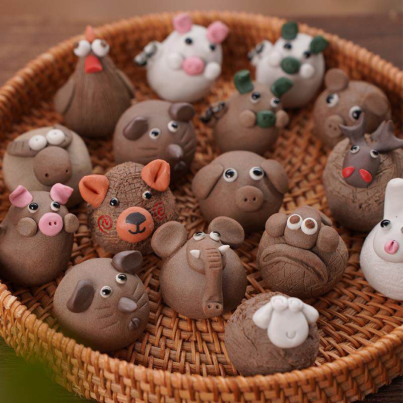 景区摆摊陶瓷可爱迷你小摆件旅游景点手捏动物文创博古架装饰茶宠